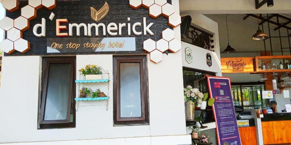 D'emmerick Salib Putih Hotel 3*