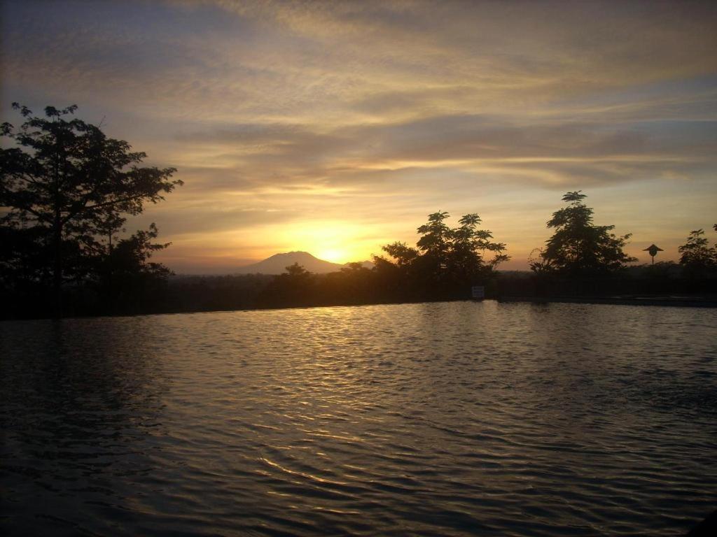 D'emmerick Salib Putih 3* Salatiga