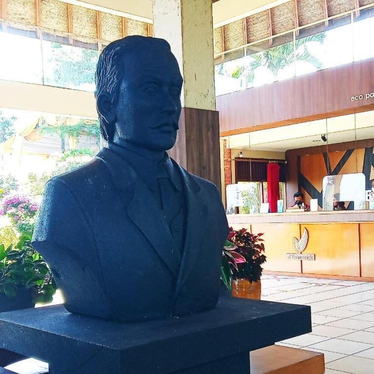 D'emmerick Salib Putih Hotel