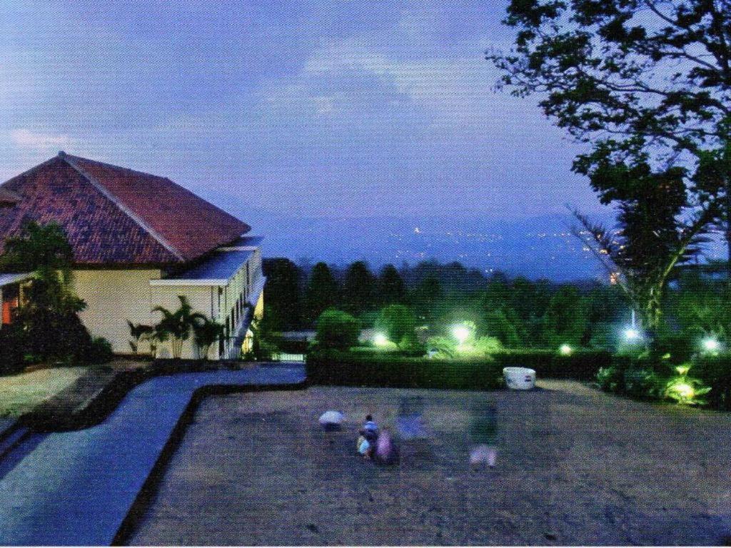 Hotel D'emmerick Salib Putih