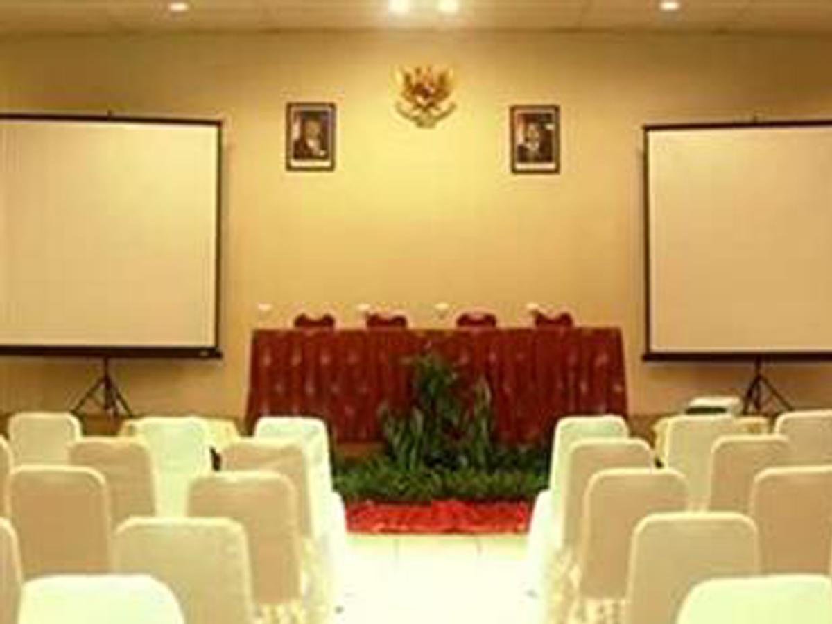 D'emmerick Salib Putih Hotel