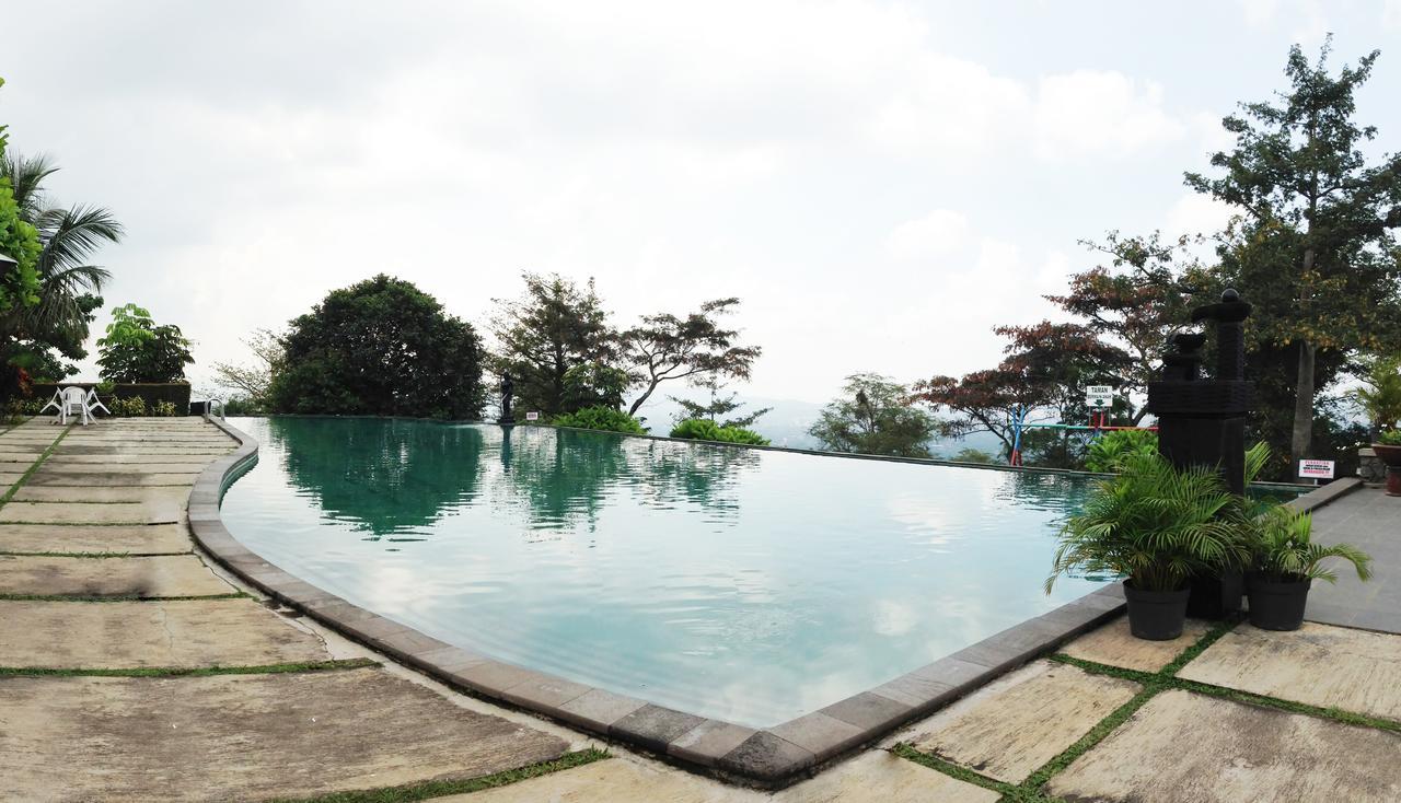 D'emmerick Salib Putih Hotel