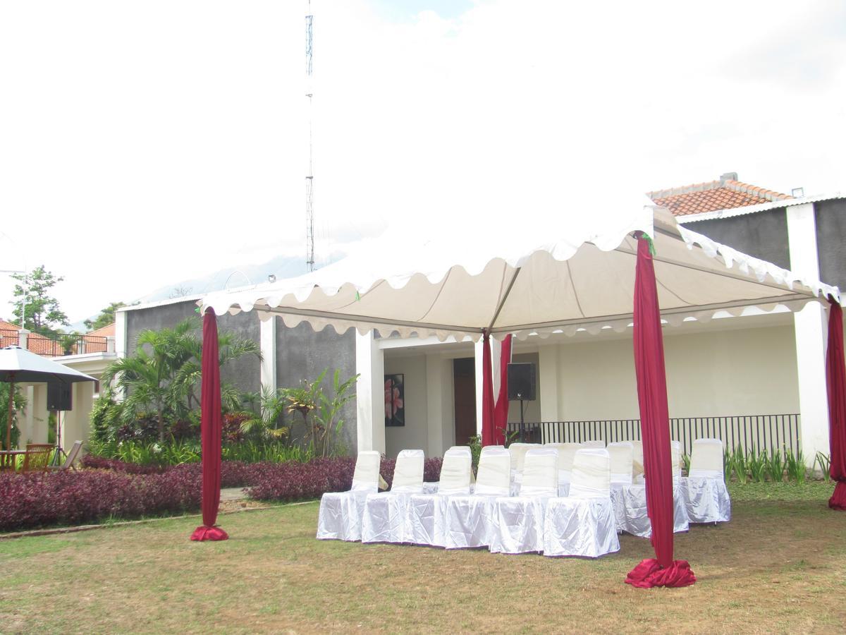 D'emmerick Salib Putih 3* Salatiga