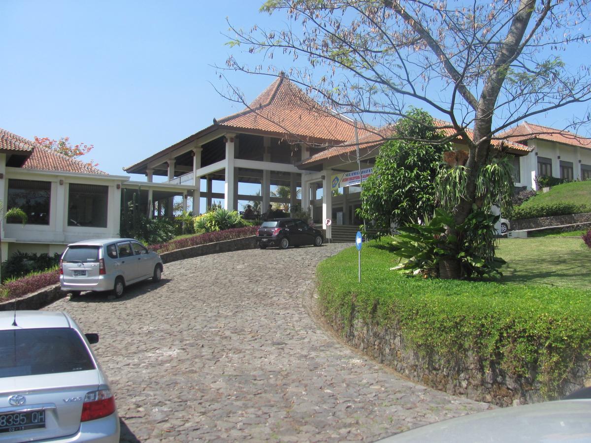 D'emmerick Salib Putih